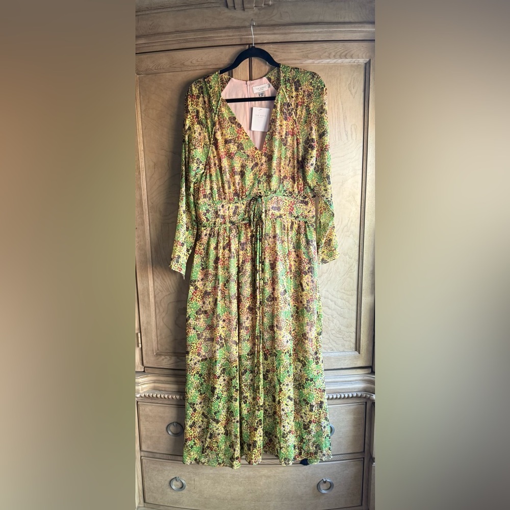 Ted Baker London UMAH Long sleeve Floral V-Neck MIDI Dress - Picture 3 of 14